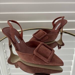 MANOLO BLAHNIK Women's
Maysli 70mm suede pumps 38.5